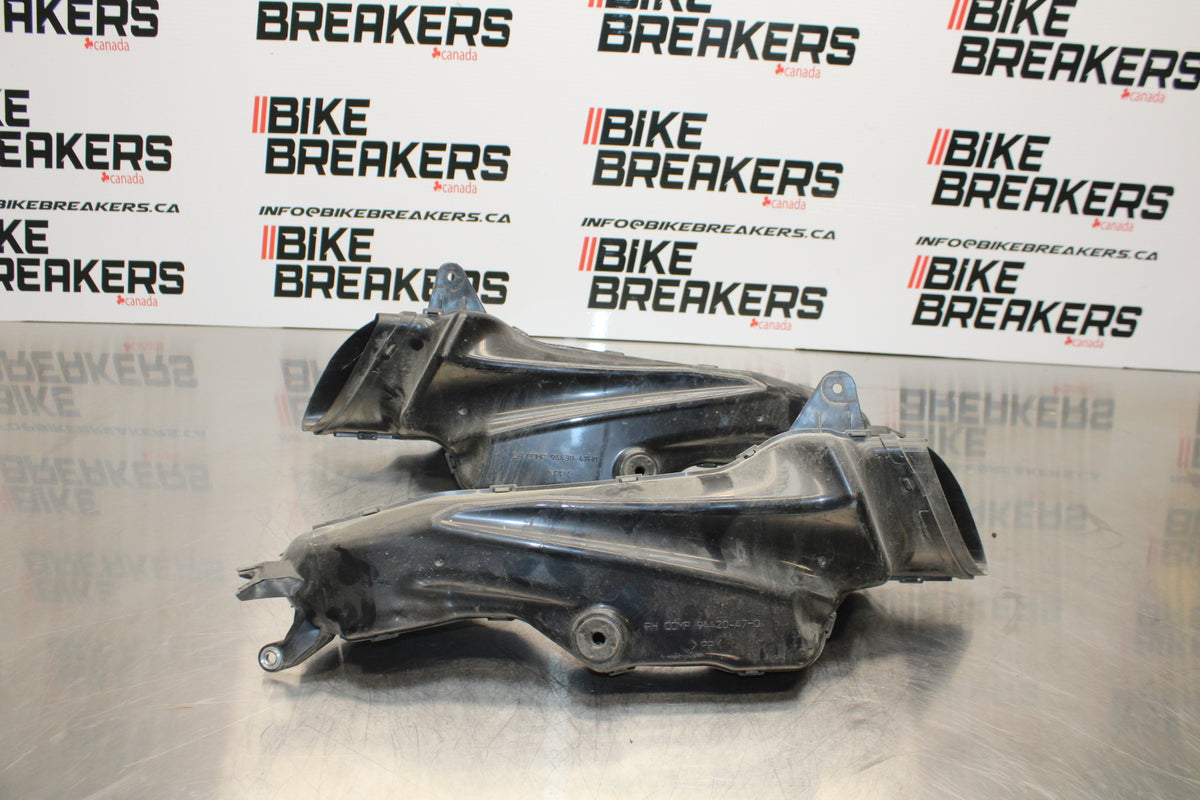 11 SUZUKI GSXR1000 RIGHT LEFT AIR INTAKE DUCTS BB142