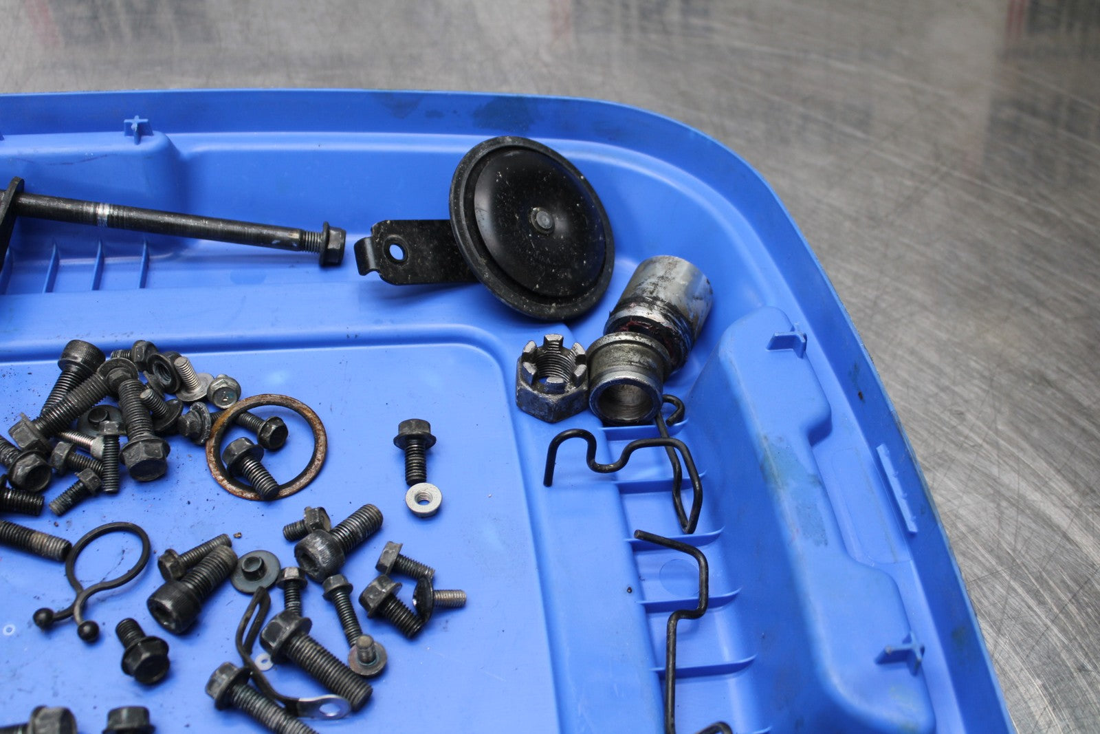 08 KAWASAKI VULCAN 900 MOUNTING BOLTS HARDWARE MOTOR SCREWS BB184