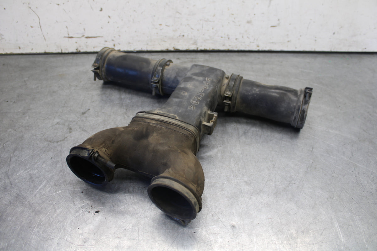 05-06 YAMAHA ROYAL STAR AIR INTAKE DUCT BB697