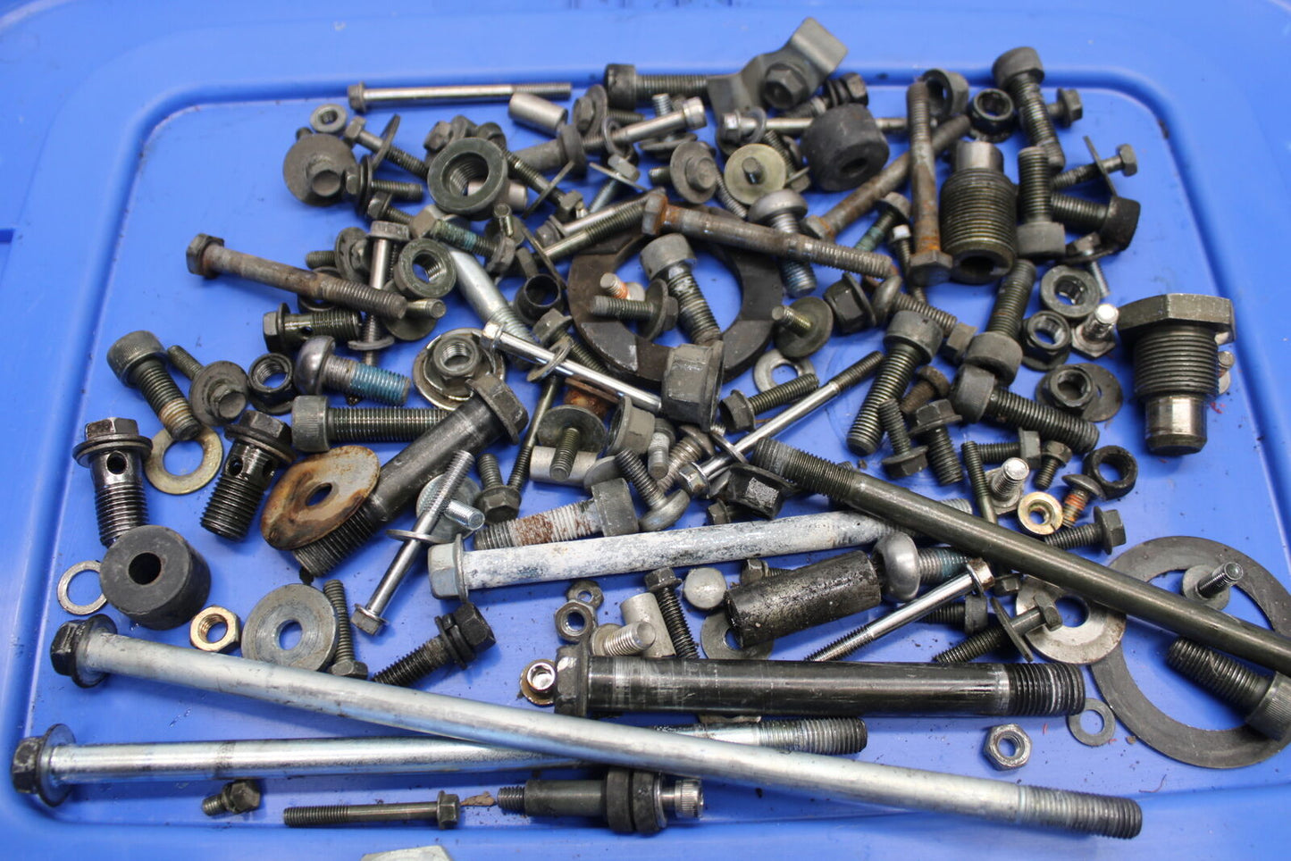 05-09 SUZUKI BOULEVARD C90 MOUNTING BOLTS HARDWARE MOTOR SCREWS BB692