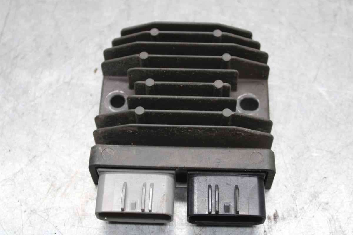 19-21 TRIUMPH SPEED TWIN 1200 RECTIFIER VOLTAGE REGULATOR BB653