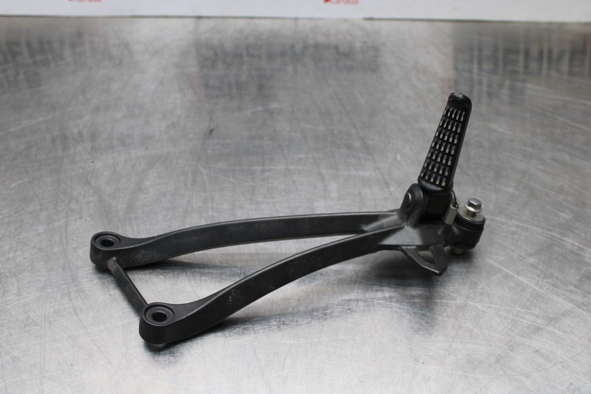 21-23 KAWASAKI NINJA ZX6R RIGHT REAR BACK PASSENGER PEG BB179