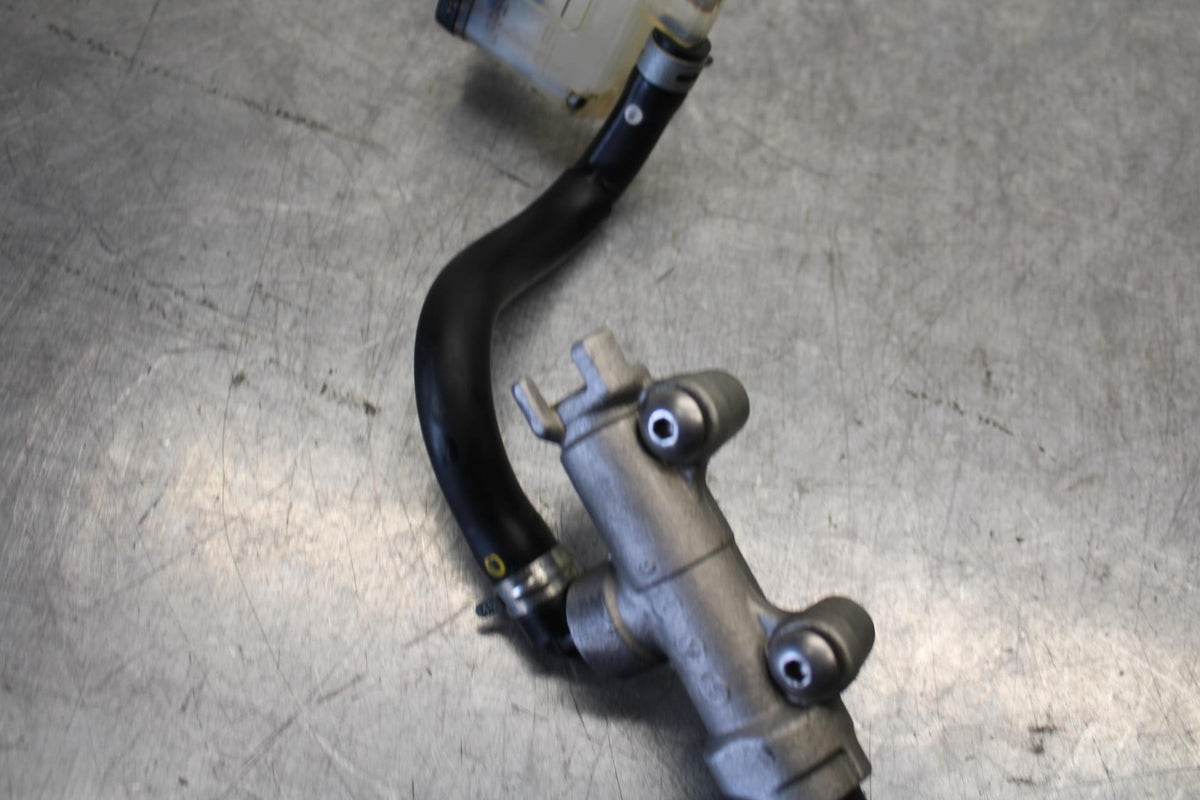 08-10 SUZUKI GSXR 600  REAR BACK BRAKE MASTER CYLINDER W RESERVOIR BB101