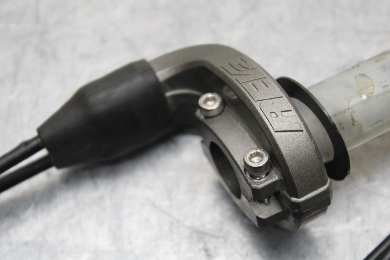 2007 Yamaha YZF R1 RIGHT THROTTLE GRIP BB575
