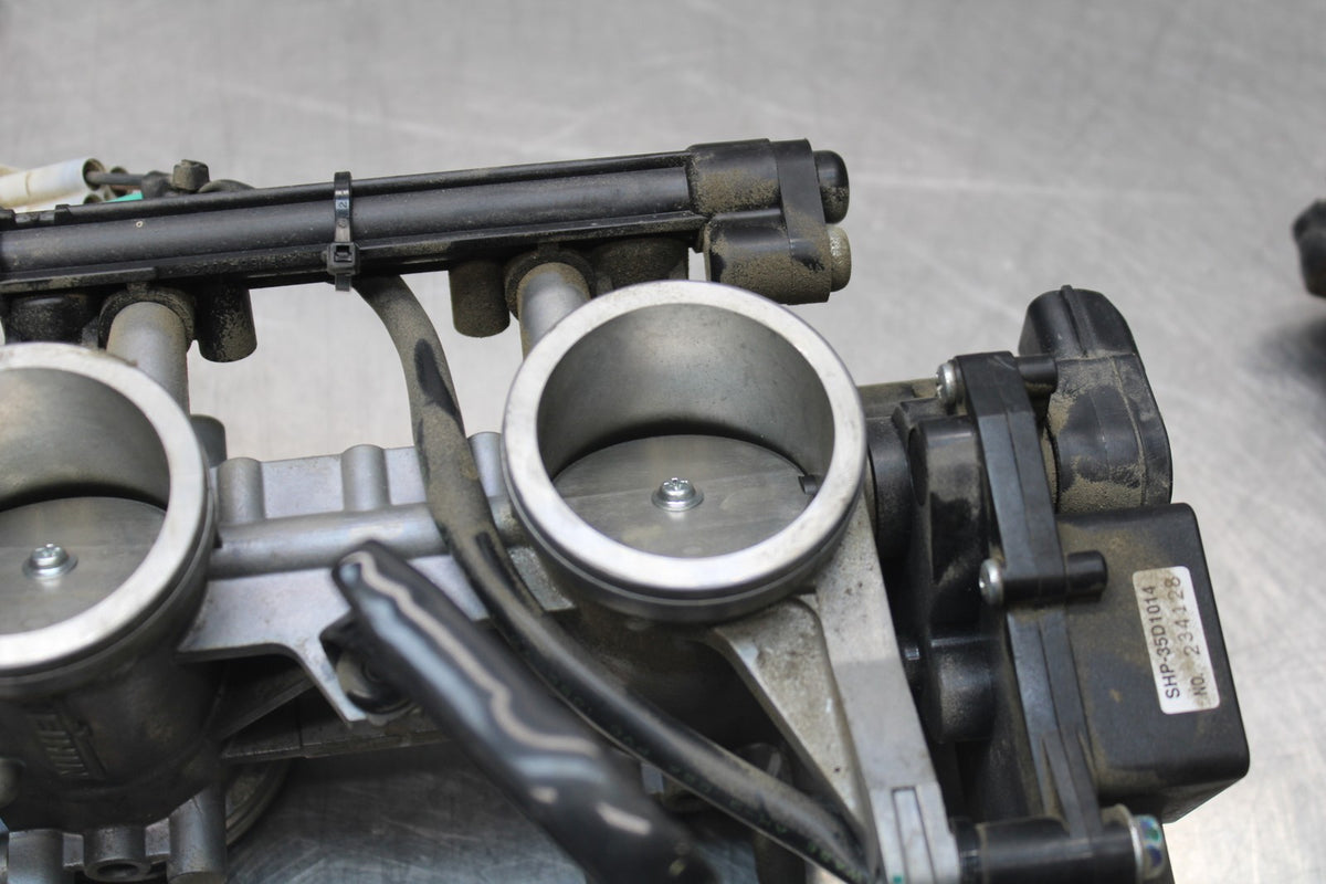 13 KAWASAKI NINJA 650 EX650F ABS MAIN FUEL INJECTORS / THROTTLE BODIES BB828