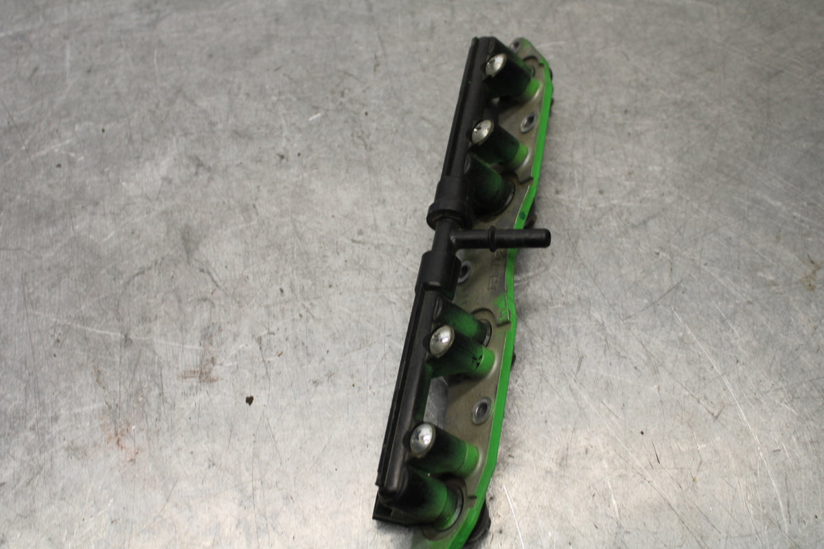 09-12 KAWASAKI NINJA ZX6R ZX600R SECONDARY FUEL INJECTORS TOP GAS RAIL BB656