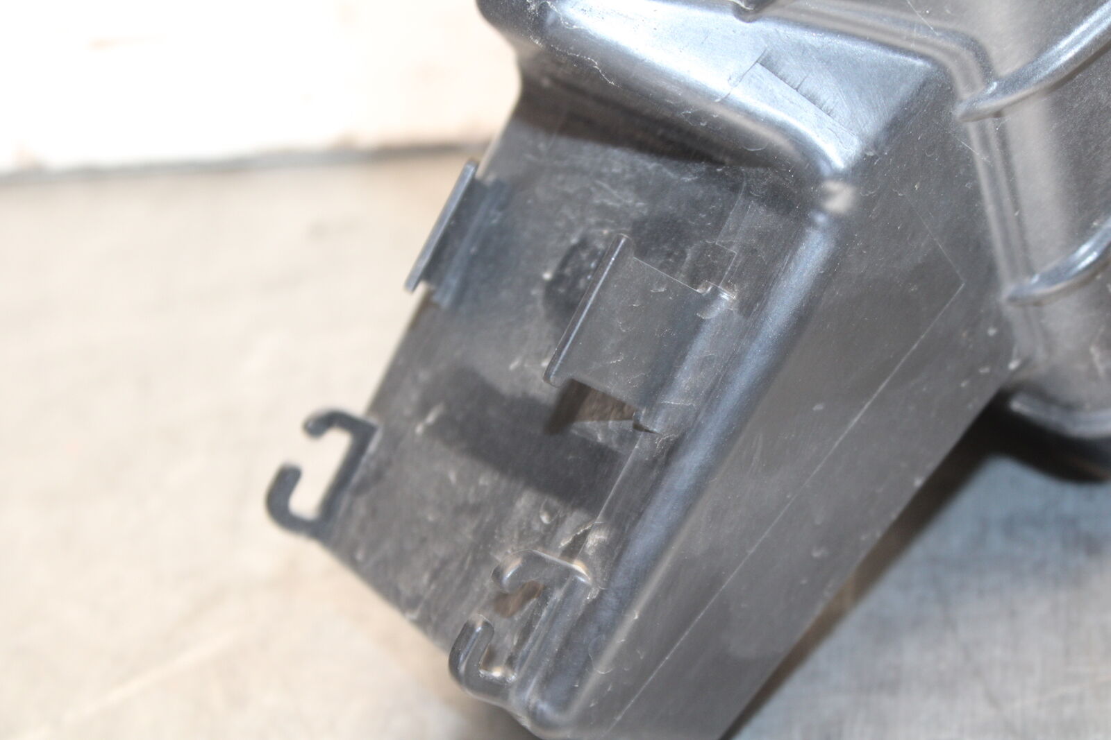 09-12 KAWASAKI NINJA ZX6R UPPER FAIRING MIRROR GAUGES STAY BRACKET BB698