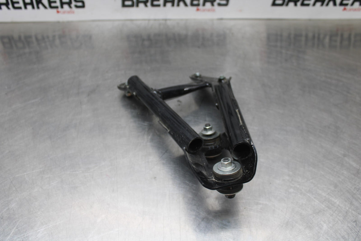15 SUZUKI BOULEVARD C50 MUFFLER EXHAUST PIPE BRACKET MOUNT BB775