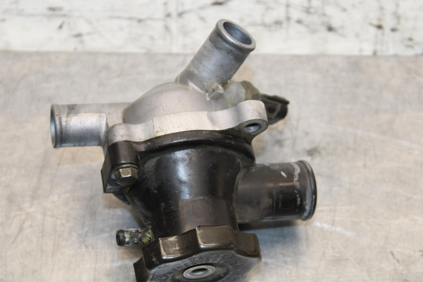 2005 Kawasaki Vulcan 1600 VN1600D COOLANT THERMOSTAT HOUSING BB556