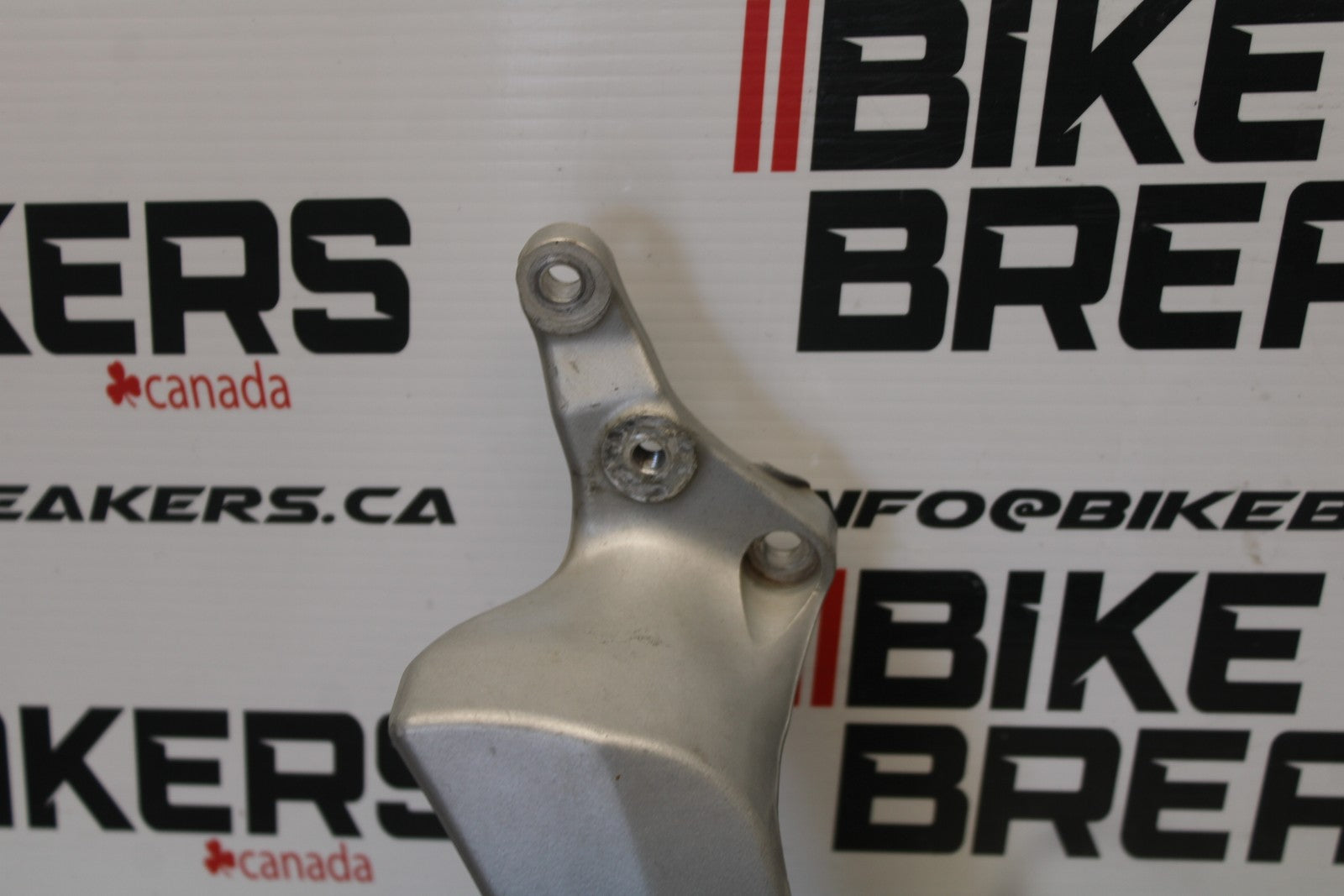 05-06 VICTORY KINGPIN DELUXE REAR PASSENGER FOOT STEP PEG SET PAIR BB195