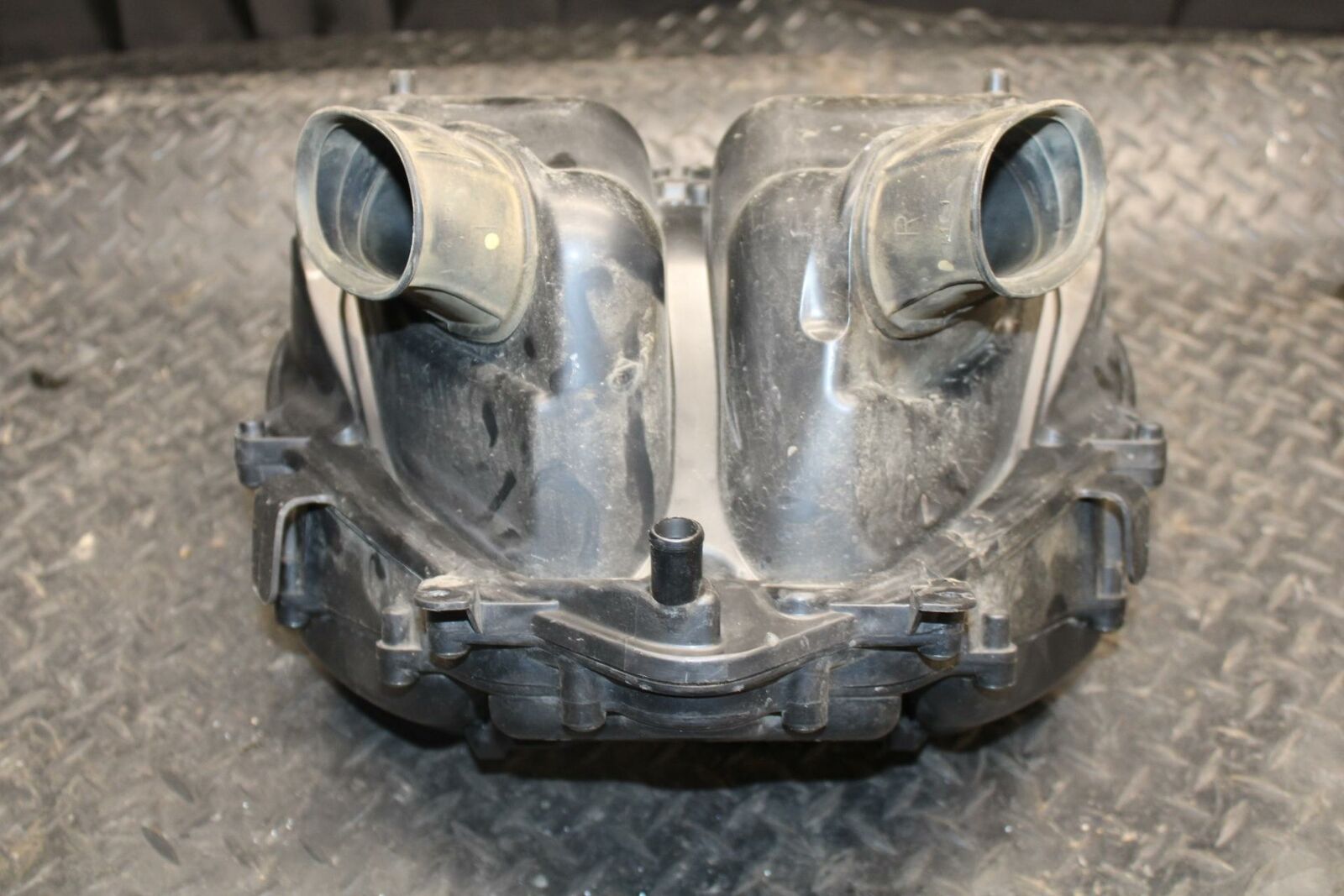 03-04 HONDA CBR600RR AIRBOX AIR INTAKE FILTER BOX BB218
