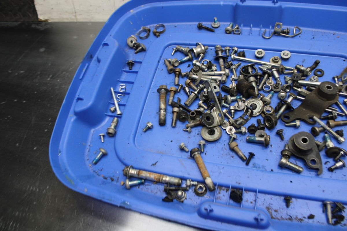 11-21 SUZUKI GSXR750 LEFTOVER MOUNTING BOLTS HARDWARE MOTOR SCREWS BB486
