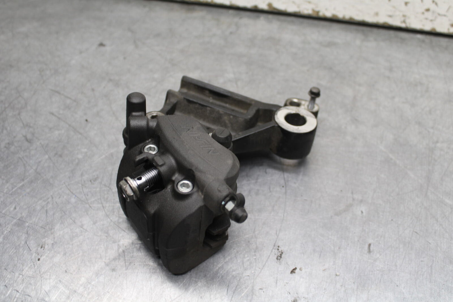 19-22 KAWASAKI Z400 REAR BACK BRAKE CALIPER W MOUNT BRACKET BB738