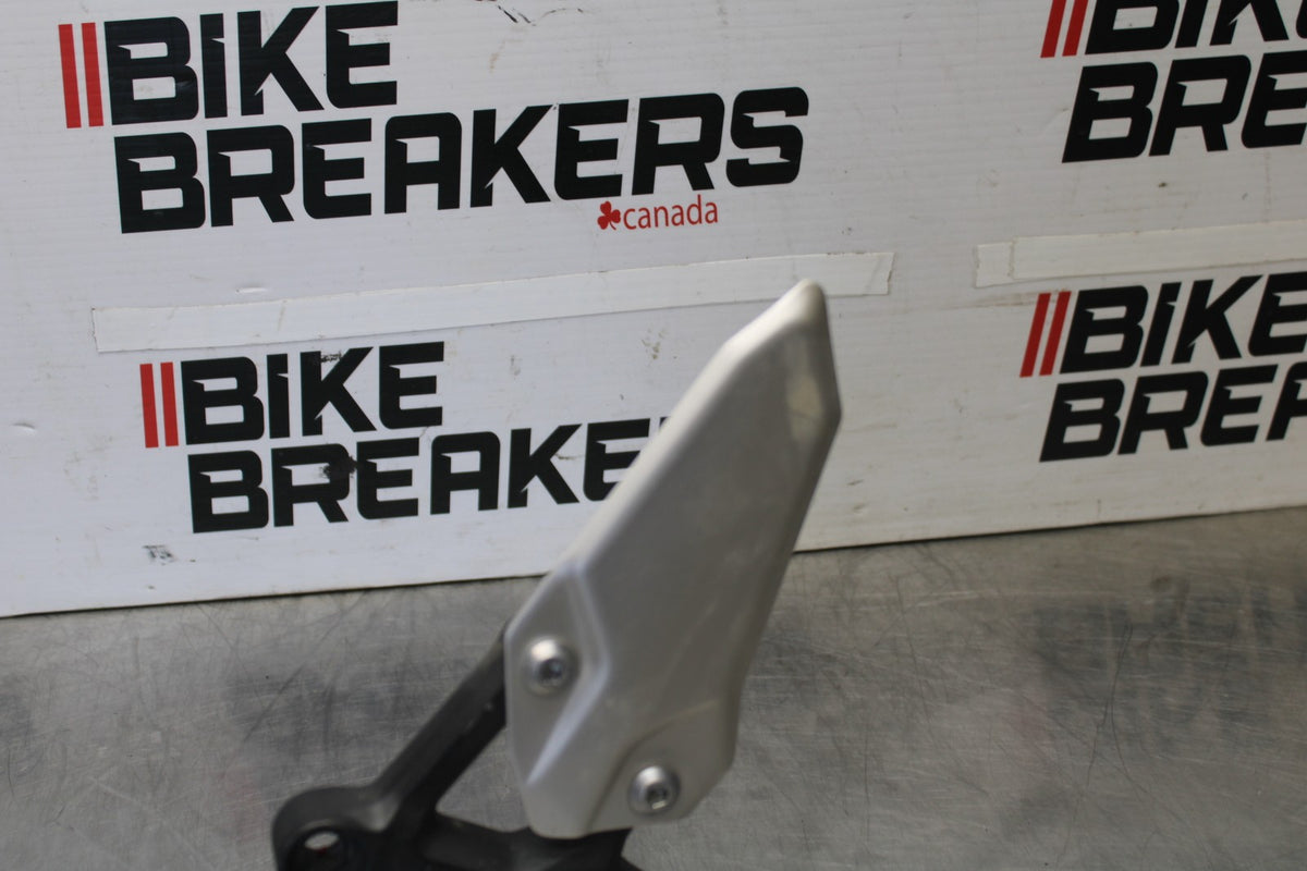 23-26 KAWASAKI NINJA ZX4RR LEFT REARSET REAR SET DRIVER FOOT PEG REST STOP BB898