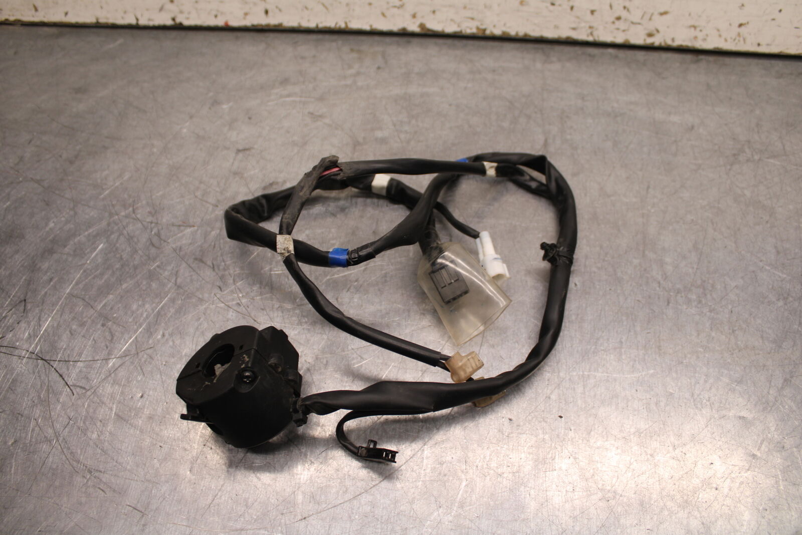 19-24 YAMAHA R3 LEFT CLIP ON HANDLE HORN SIGNALS SWITCH SWITCHES BB736