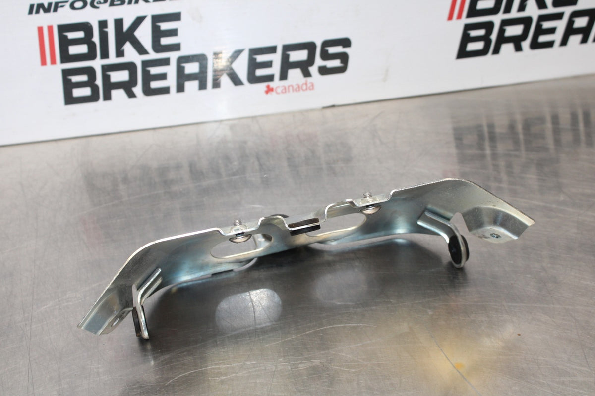 08-10 SUZUKI GSXR 600 FRONT GAS TANK FAIRING COWL COVER MOUNT BRACKET BB202