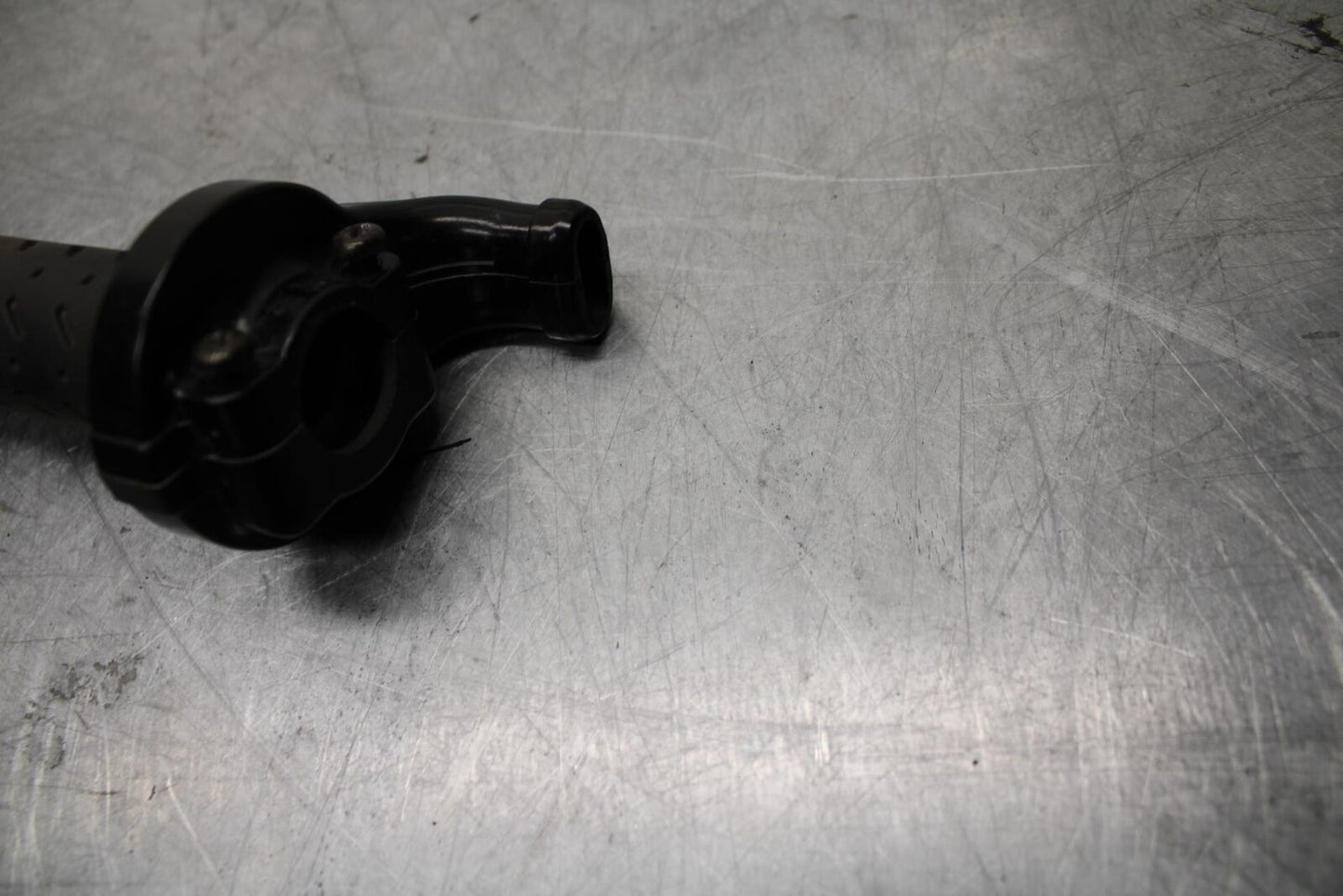 06-07 TRIUMPH DAYTONA 675 DAYTONA 675 THROTTLE CABLE LINE HOUSING GUIDE BB441