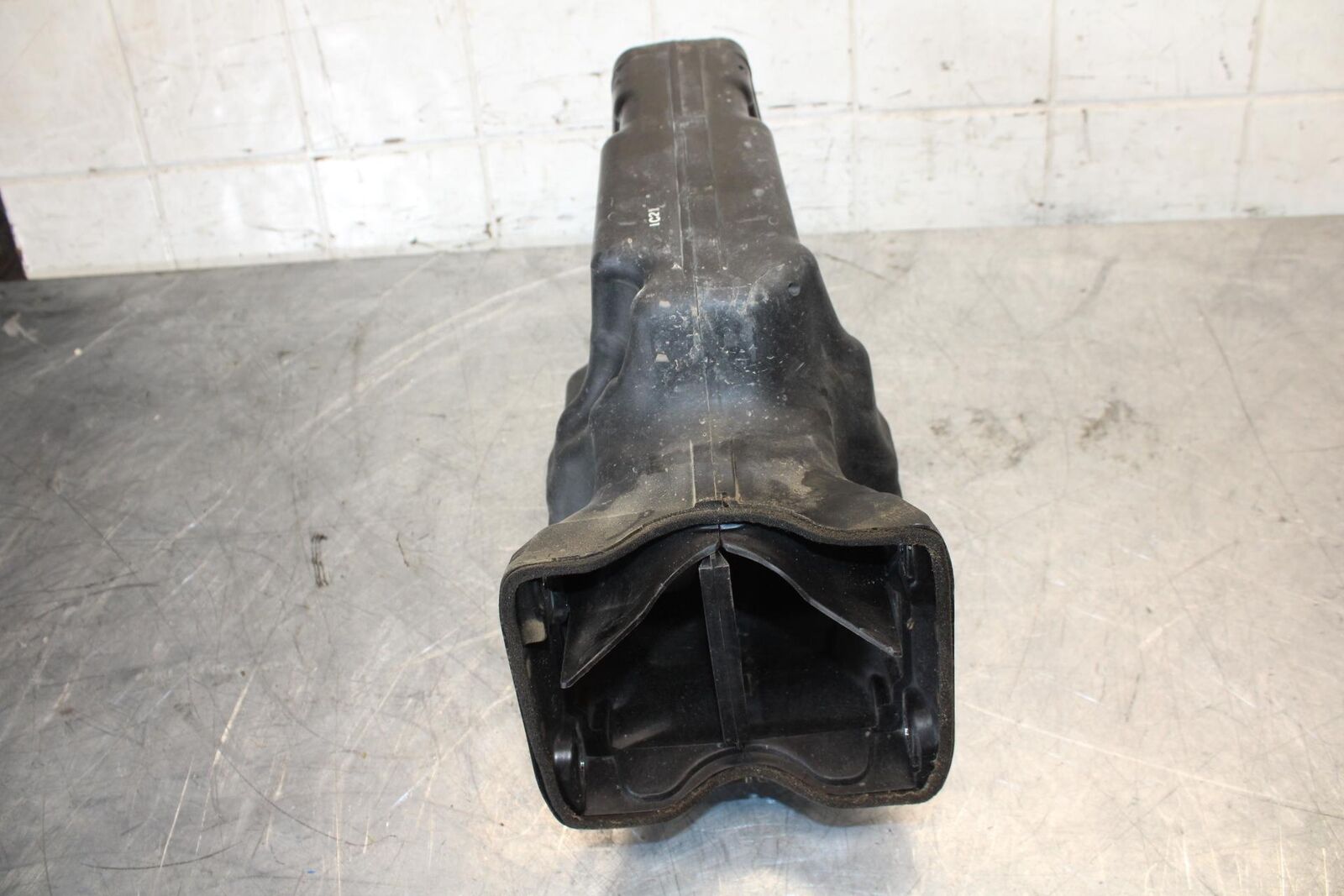 2011 Honda CBR600RR RAM AIR INTAKE TUBE DUCT BB520