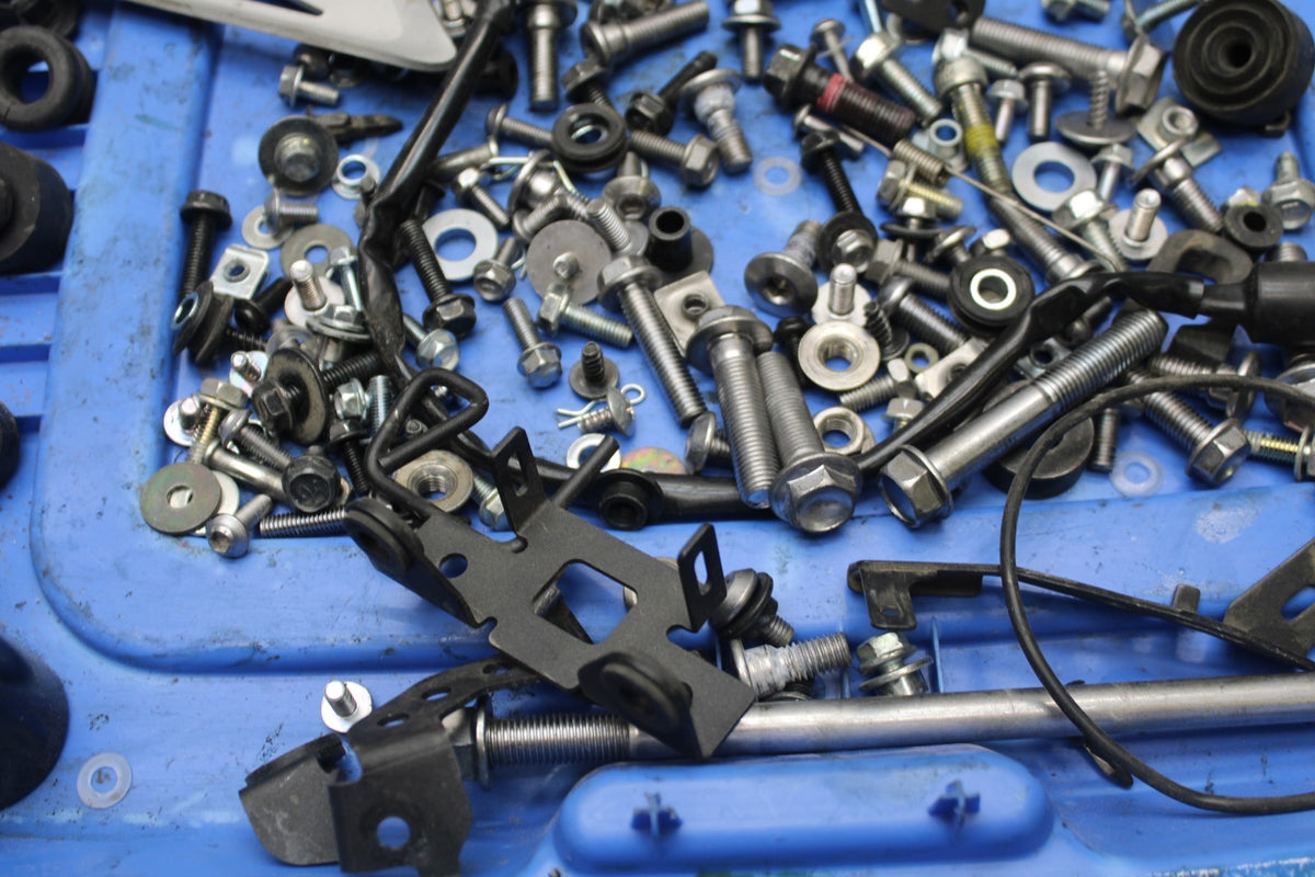 18-26 KAWASAKI Z400 ENGINE MOUNTING BOLTS HARDWARE MOTOR SCREWS BB852