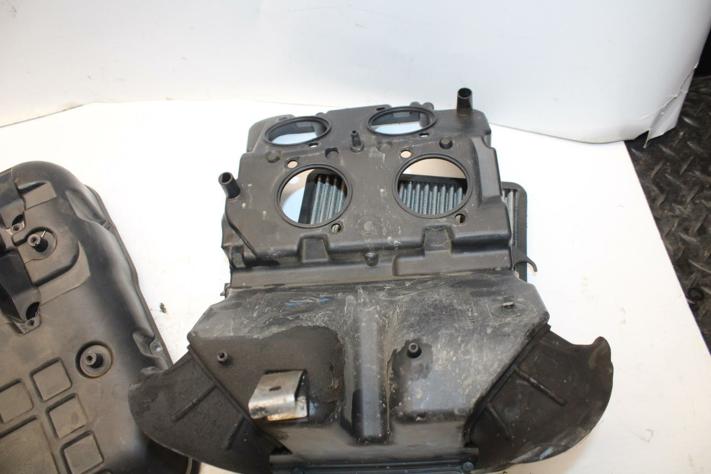 10-11 APRILIA RSV4 AIRBOX AIR INTAKE FILTER BOX  BB268