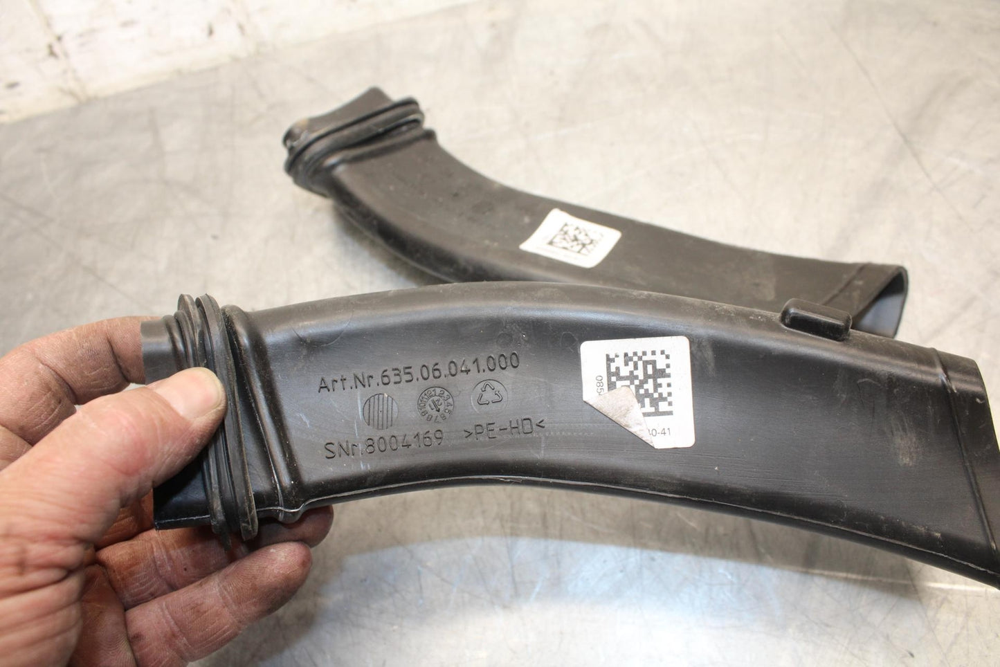 22 KTM 890 ADVENTURE   RIGHT LEFT AIR INTAKE DUCTS BB514