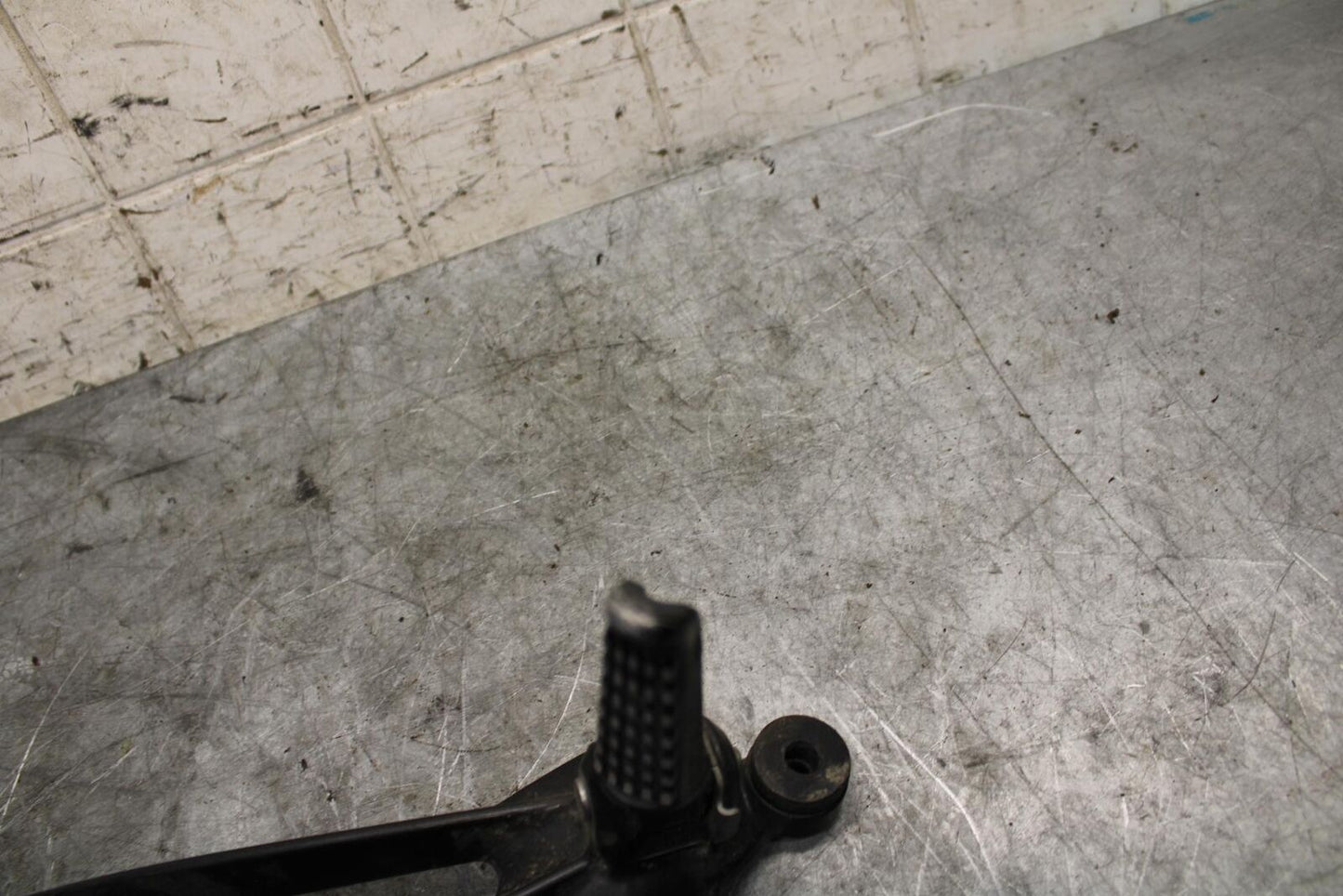 09-12 KAWASAKI NINJA ZX6R RIGHT REAR BACK PASSENGER PEG bb544