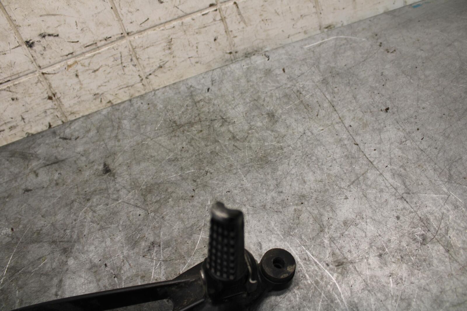 09-12 KAWASAKI NINJA ZX6R RIGHT REAR BACK PASSENGER PEG bb544