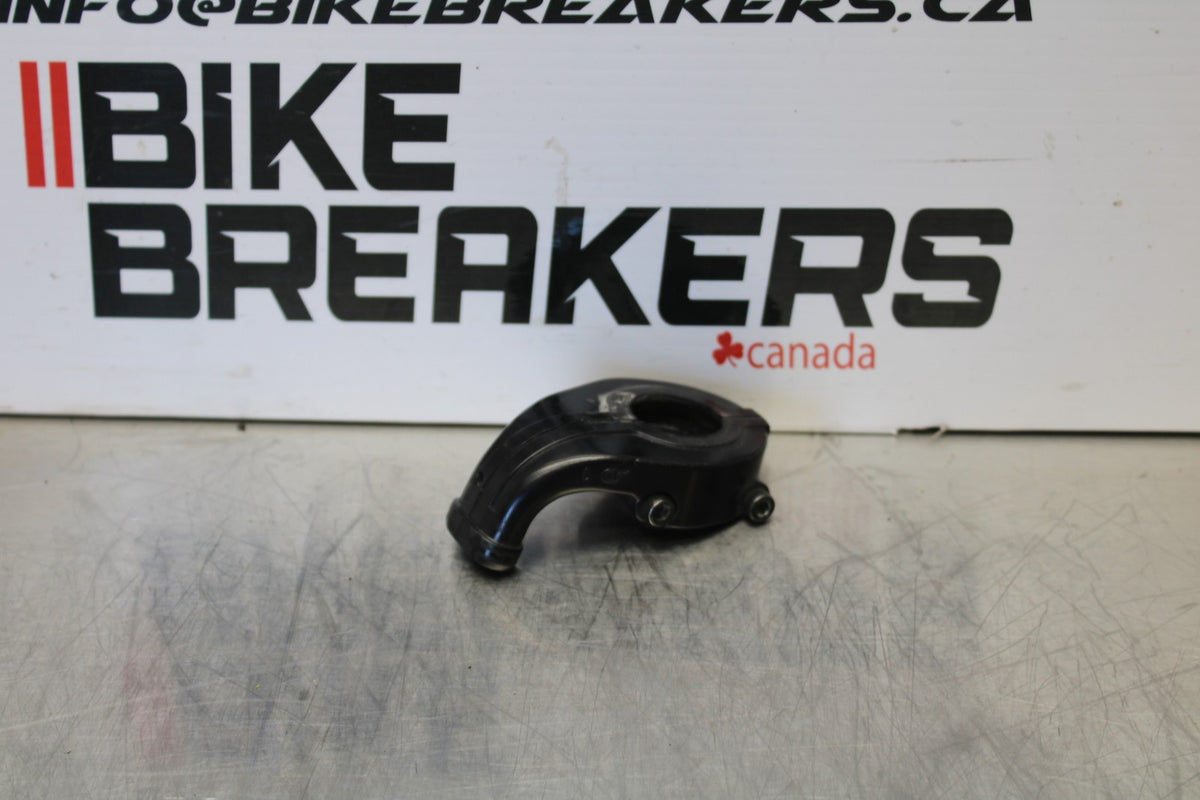 04-05 YAMAHA YZF R1 THROTTLE CABLE LINE HOUSING GUIDE BB173
