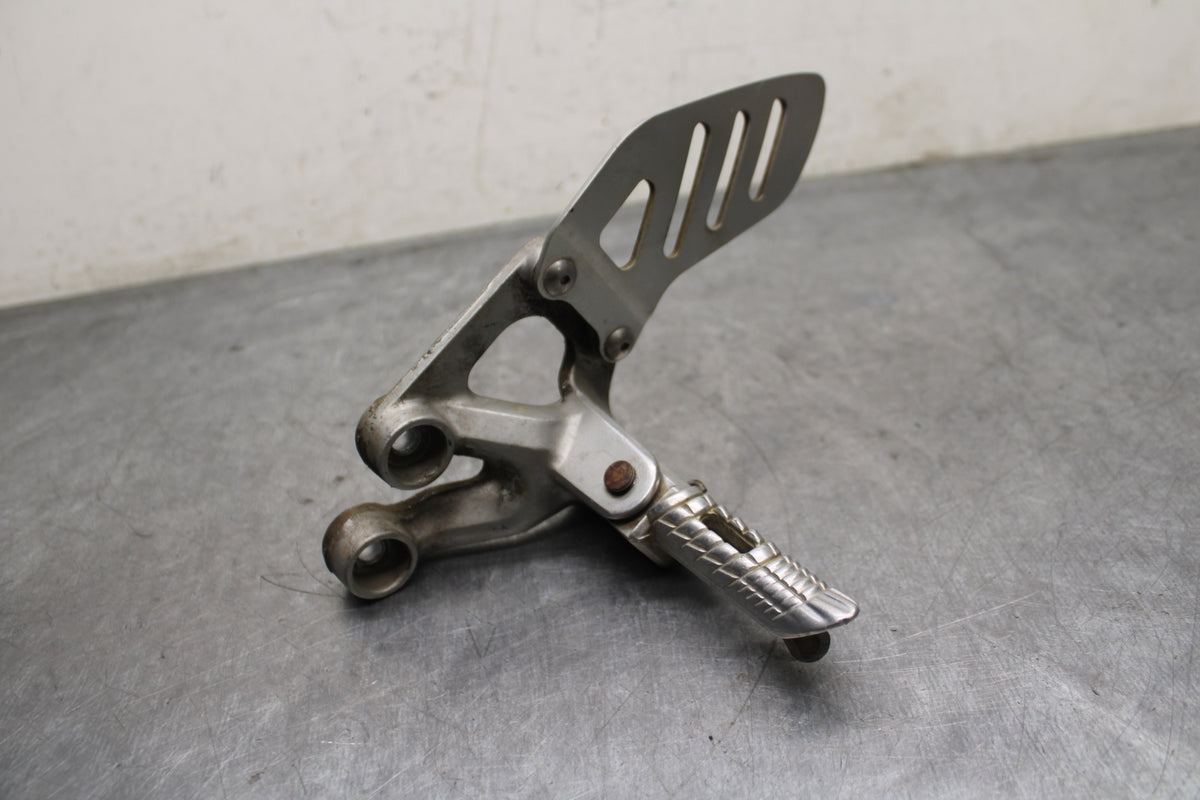 06-07 SUZUKI GSXR750 LEFT REARSET REAR SET DRIVER FOOT PEG REST STOP BB132