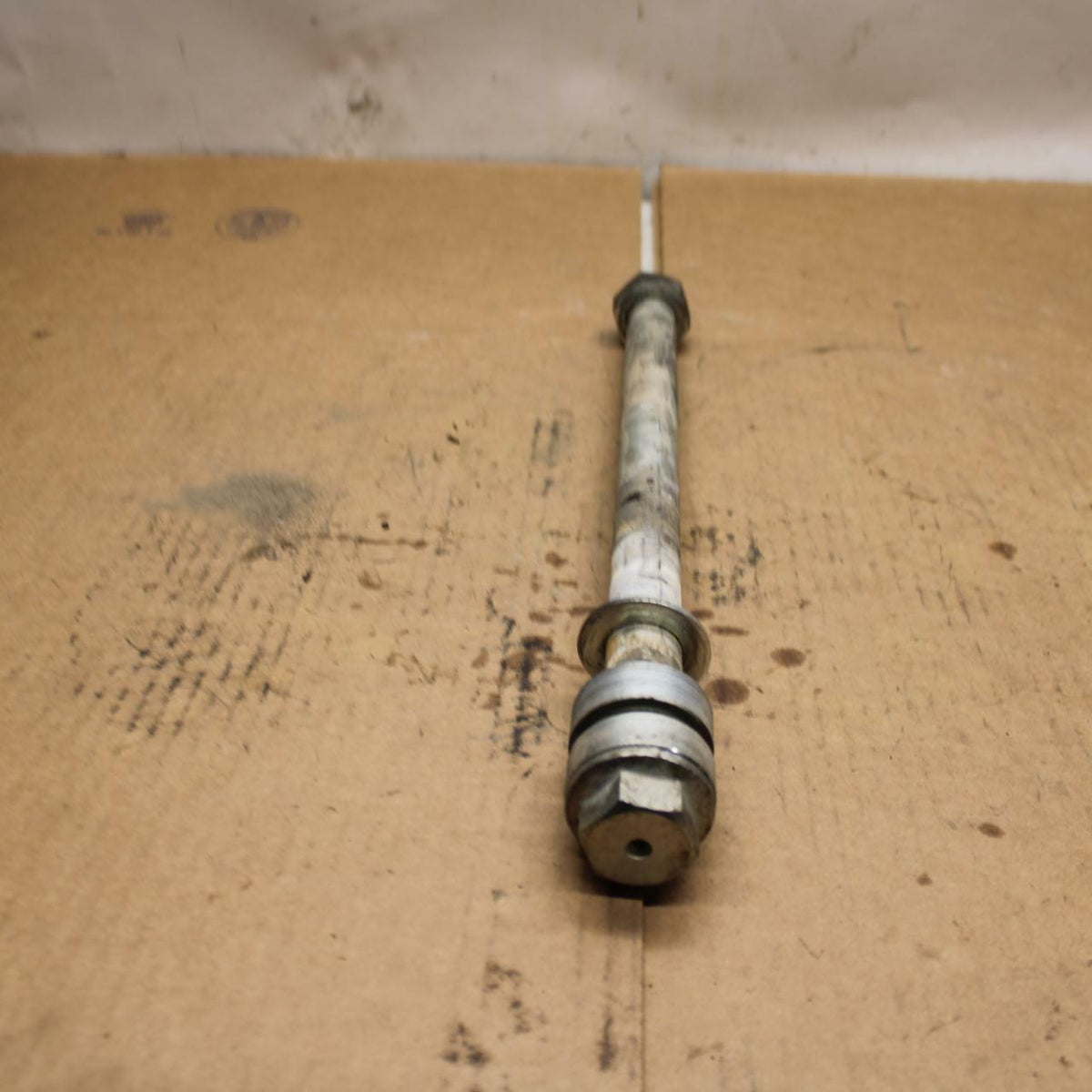 14-20 HARLEY-DAVIDSON STREET 500 REAR AXLE BACK WHEEL RIM PIVOT BOLT AXEL BB381