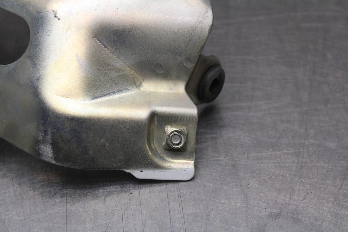 07 SUZUKI GSXR1000 FRONT GAS TANK FUEL CELL FAIRING COWL MOUNT BRACKET BB770
