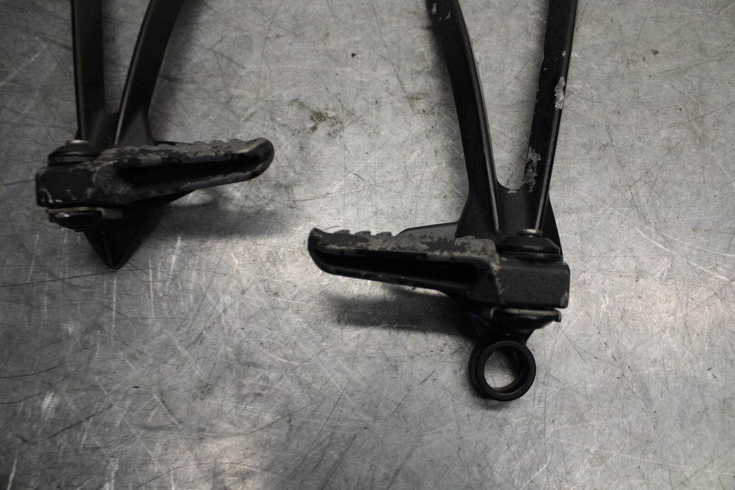 2008 Kawasaki Ninja ZX10R  REAR BACK PASSENGER PEG SET PAIR 34028-0094 BB524