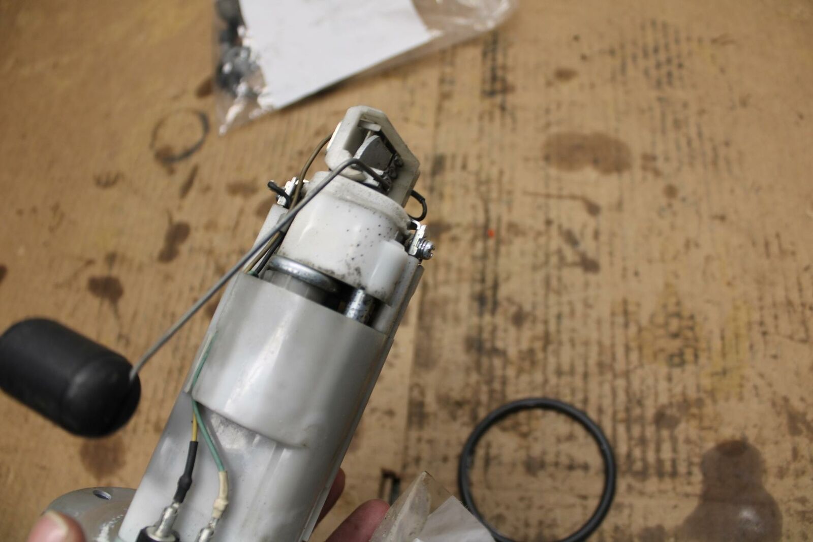 09-11 SUZUKI GSXR1000 FUEL PUMP GAS PETROL SENDER UNIT BB205 B