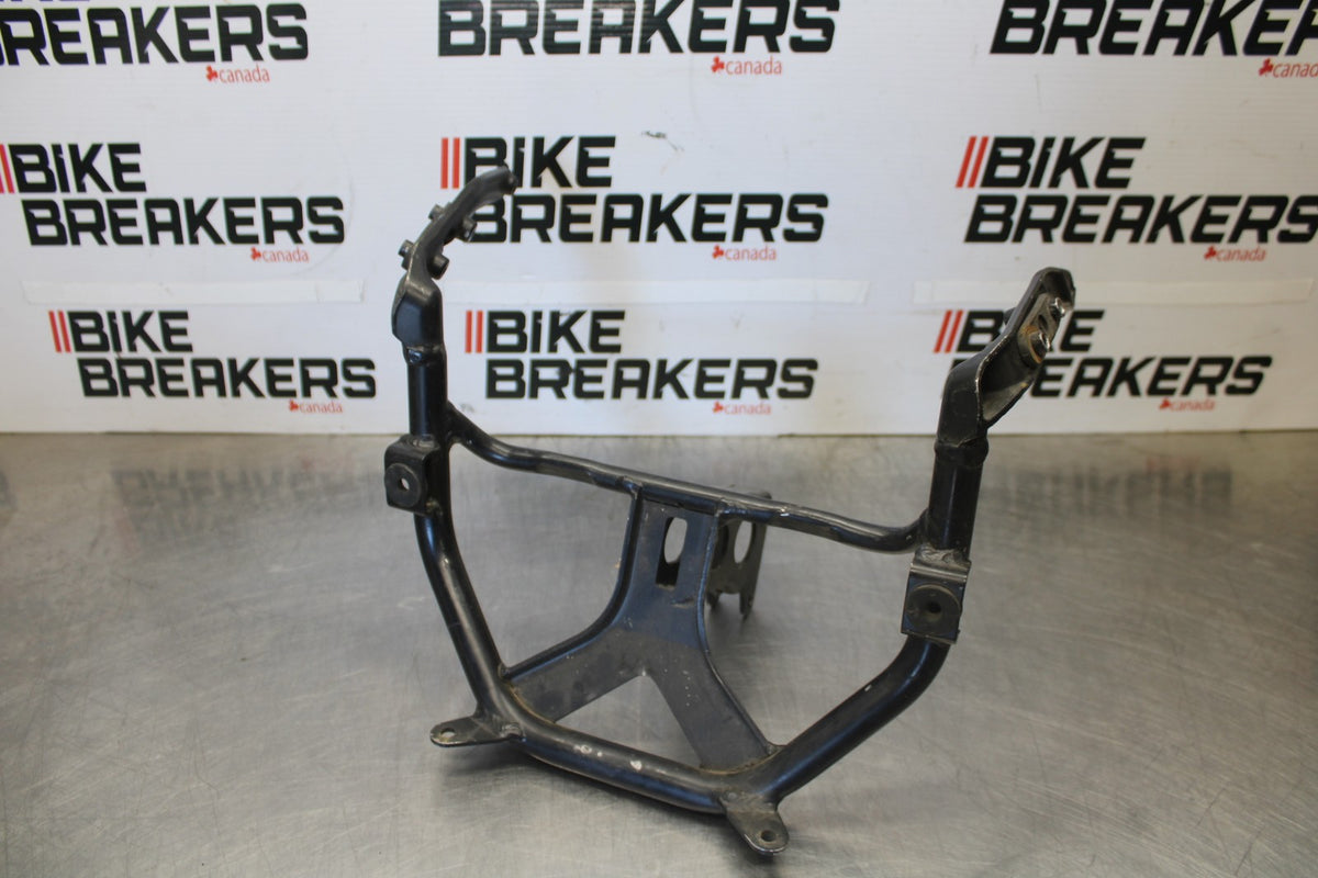 01-02 SUZUKI GSXR750 UPPER FAIRING MIRROR GAUGES STAY BRACKET BB621