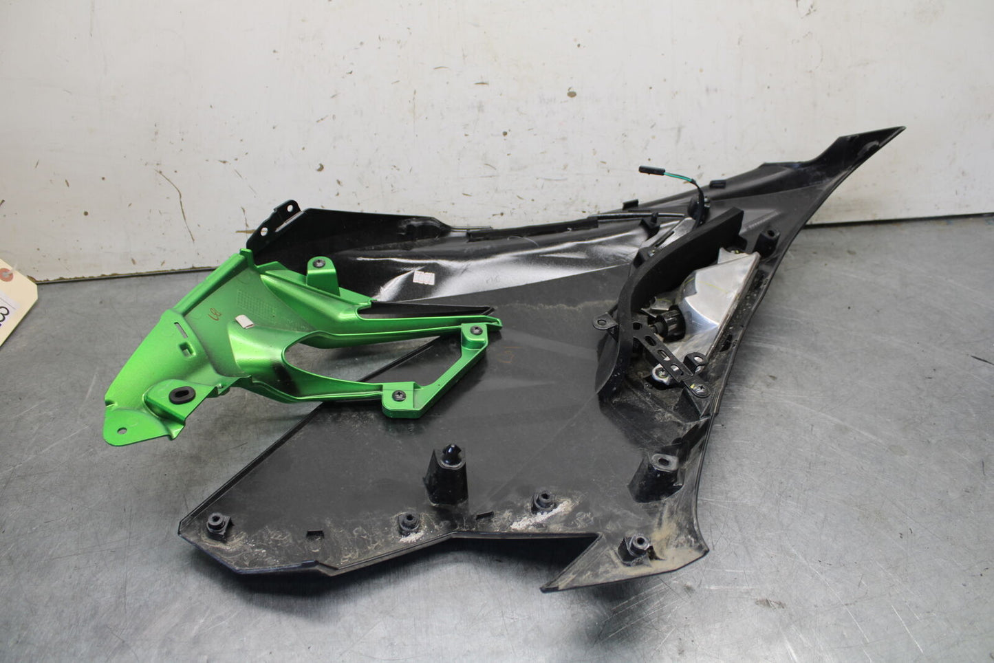 18-23 KAWASAKI NINJA 400 LEFT LOWER MID UPPER SIDE FAIRING COWL BB679
