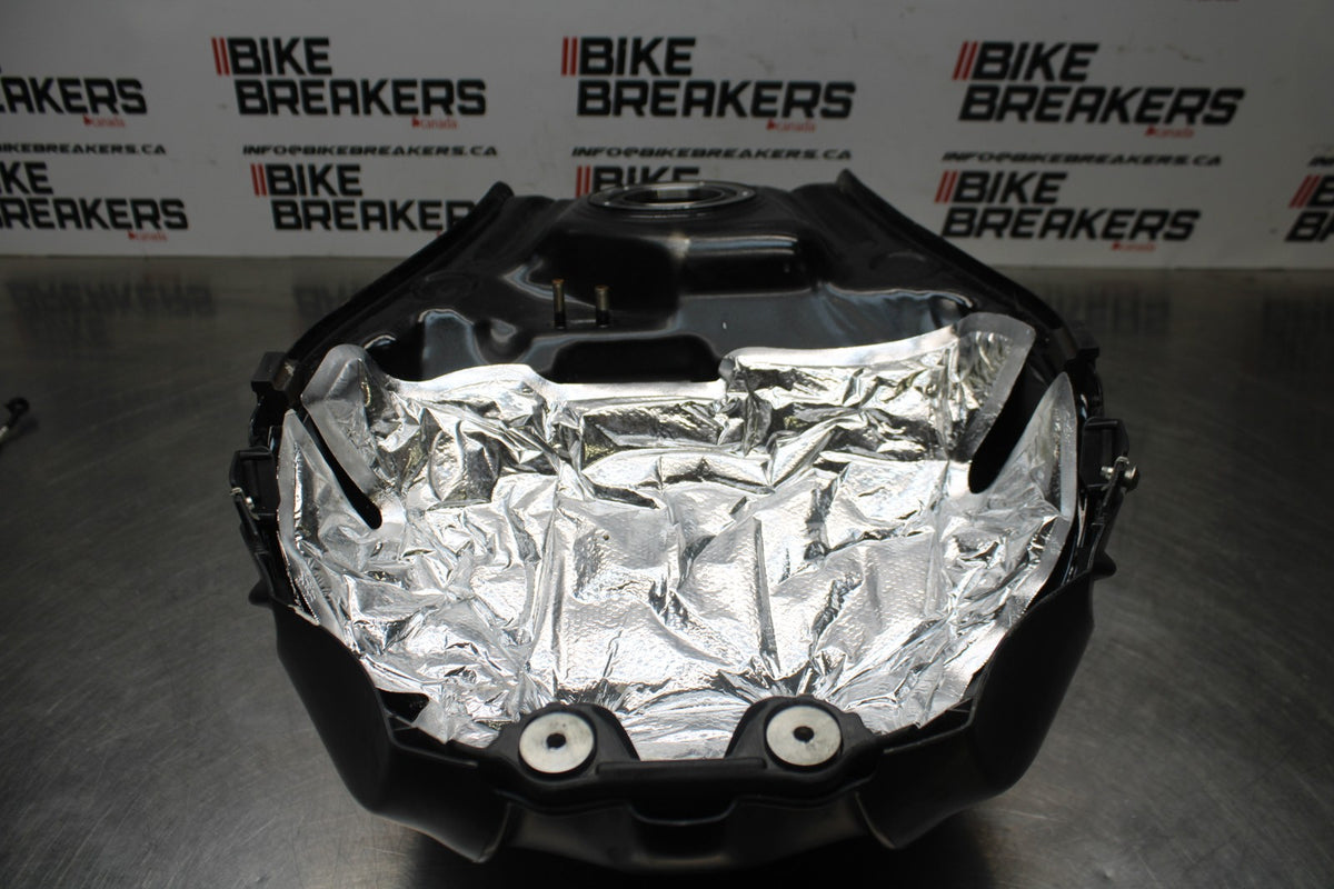 09 SUZUKI GSXR1000 GAS TANK FUEL CELL PETROL RESERVOIR BB777
