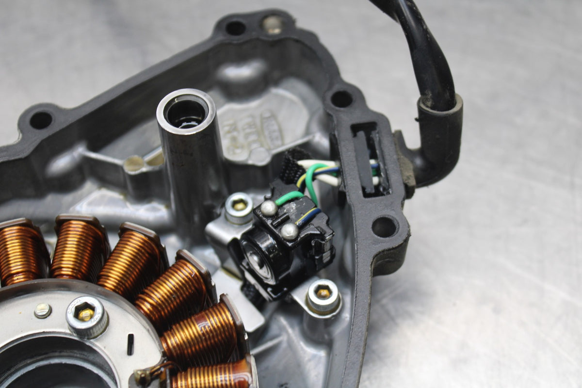 17-18 YAMAHA YZF R3 STATOR GENERATOR ALTERNATOR & COVER BB813
