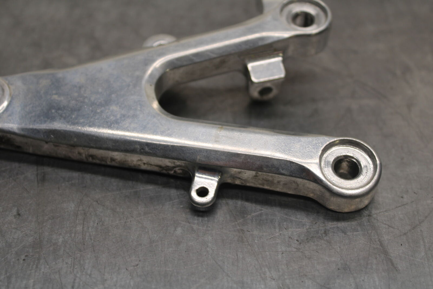 08-09 YAMAHA YZF R6S RIGHT REARSET REAR SET DRIVER FOOT PEG BRACKET MOUNT BB114
