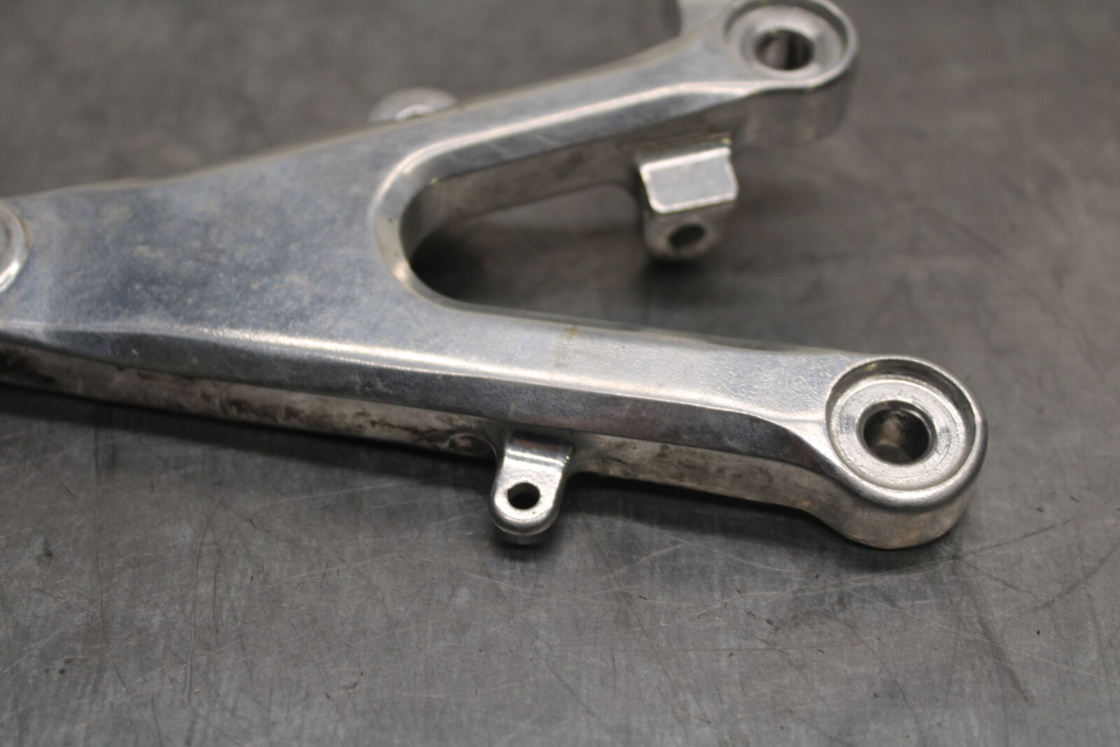 08-09 YAMAHA YZF R6S RIGHT REARSET REAR SET DRIVER FOOT PEG BRACKET MOUNT BB114