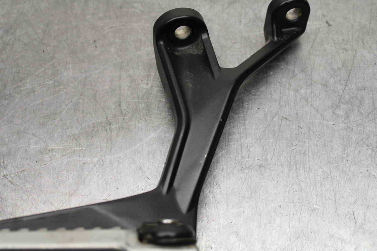 24 KAWASAKI NINJA 500 ABS REAR BACK PASSENGER PEG SET PAIR BB730