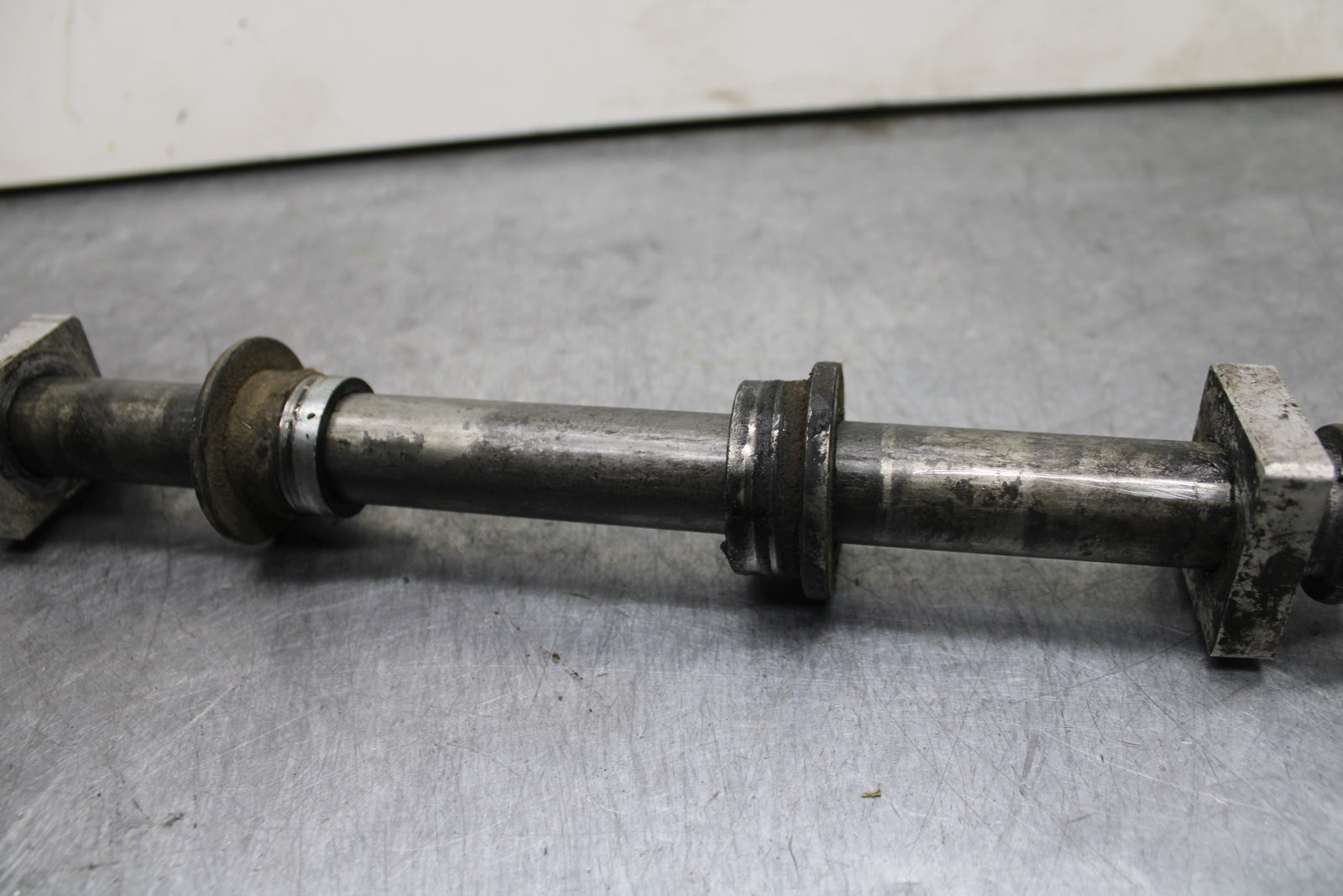 93-94 KAWASAKI NINJA ZX7R REAR AXLE BACK WHEEL RIM PIVOT BOLT AXEL BB122