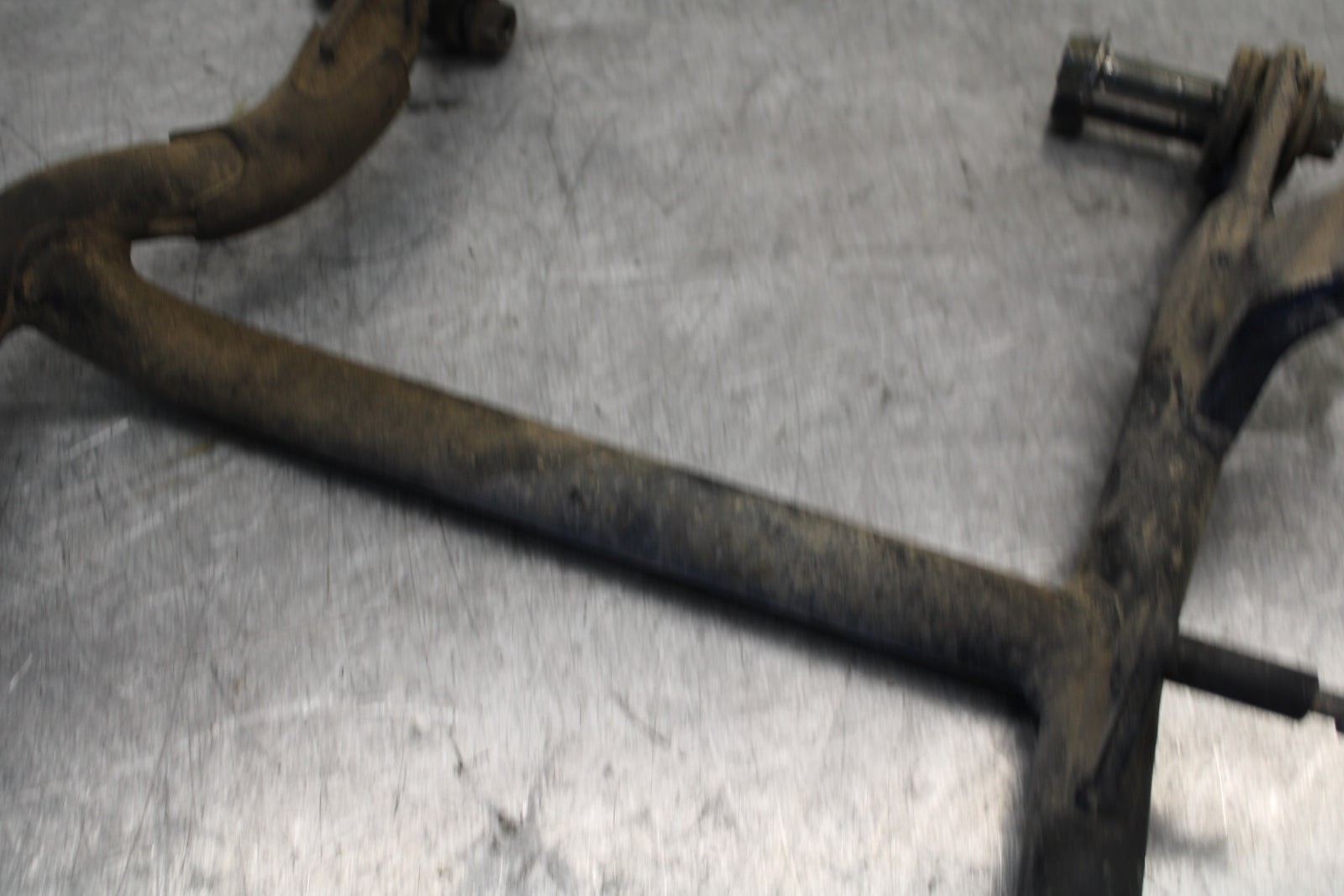 07-09 YAMAHA FZ6 CENTER MAIN STAND 5VX-27111-03-00 BB713