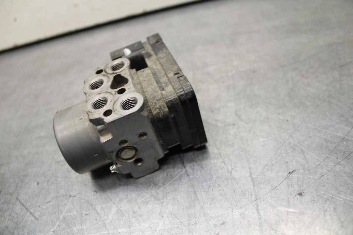 23-24 KAWASAKI ZX4R ZX 4RR ZX 4 RR ZX4 RR ABS PUMP UNIT MODULE BB610