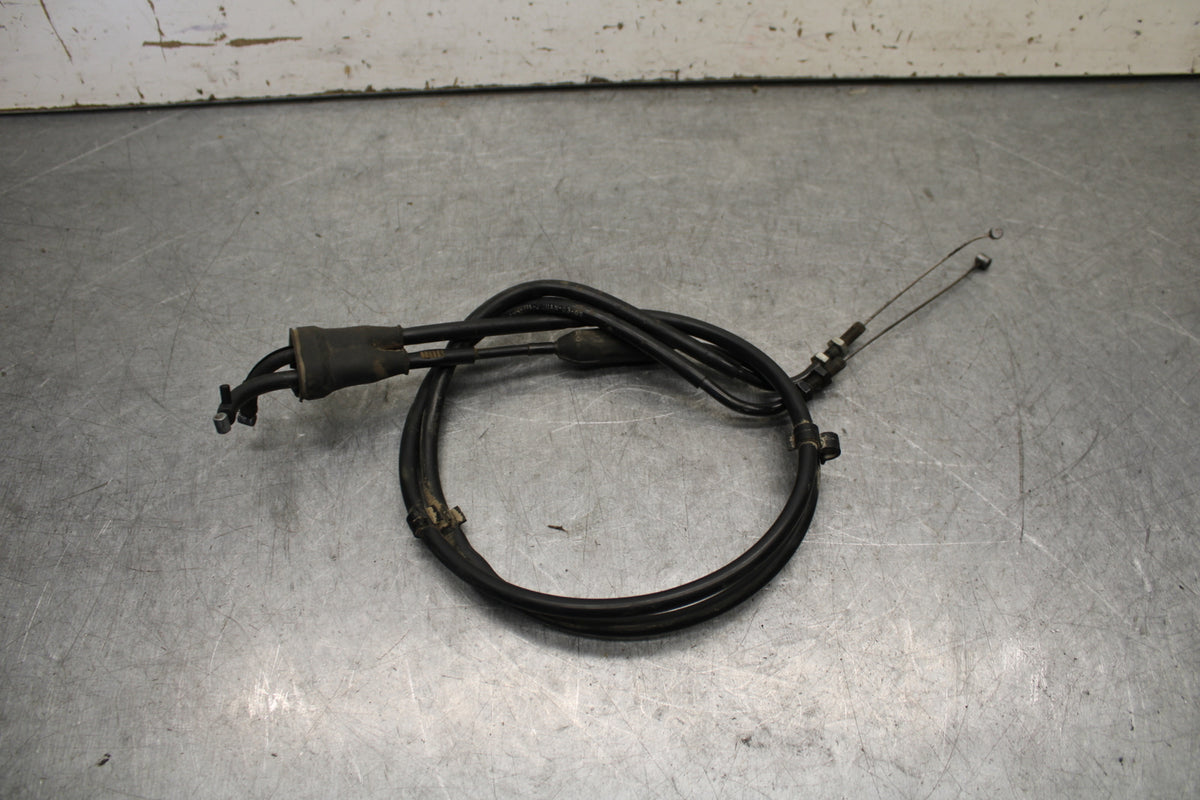 09-11 TRIUMPH DAYTONA 675 THROTTLE CABLES LINES BB652