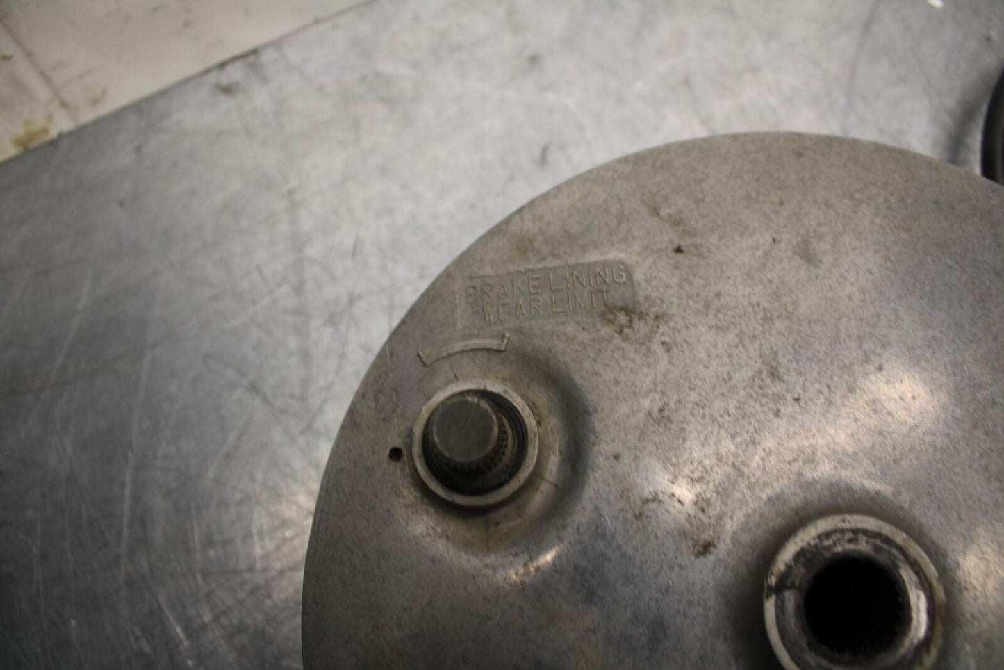 75 SUZUKI GT 550 REAR BRAKE HUB BB72