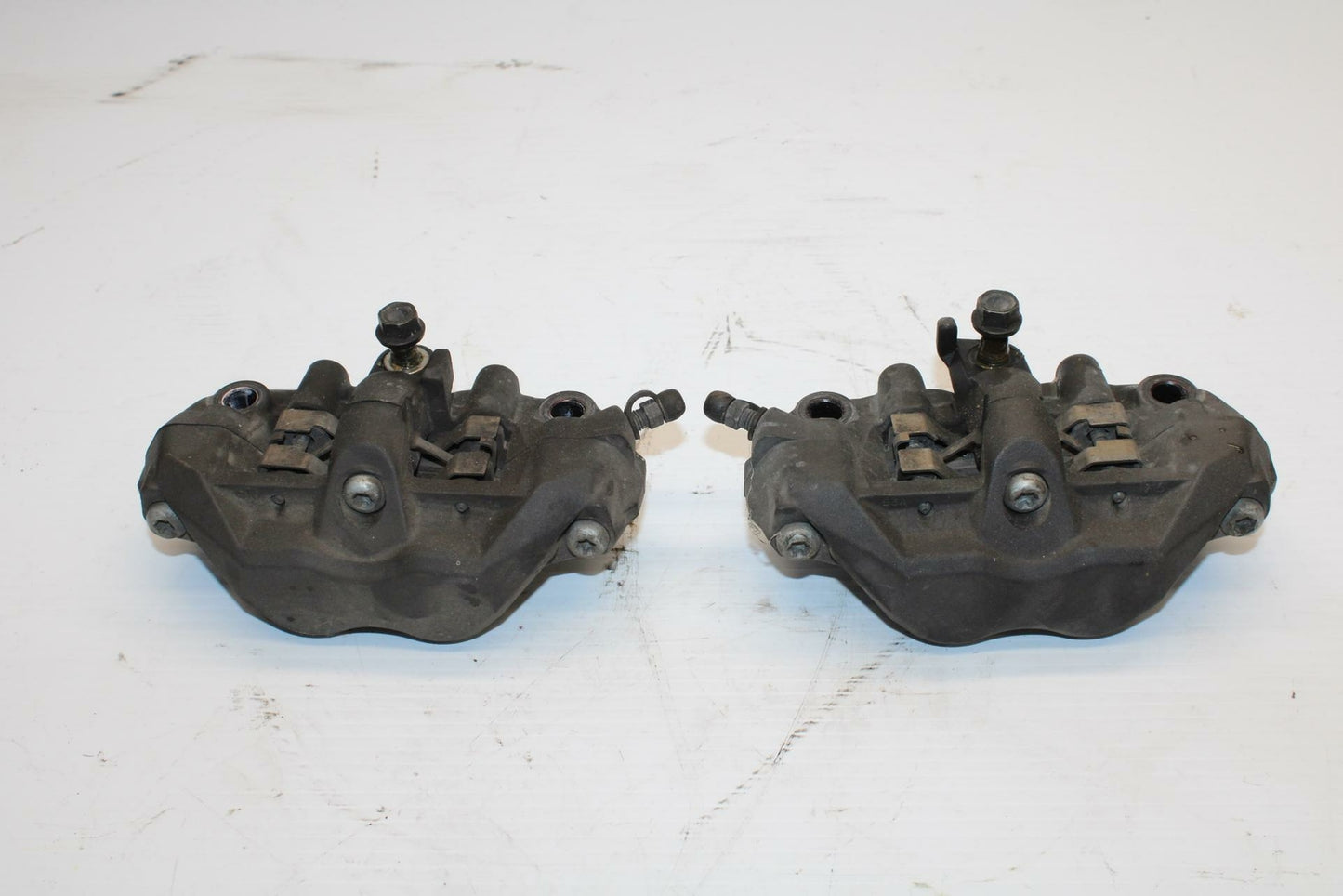 04-05 HONDA CBR1000RR RIGHT LEFT FRONT BRAKE CALIPER SET PAIR CALIPERS BB242