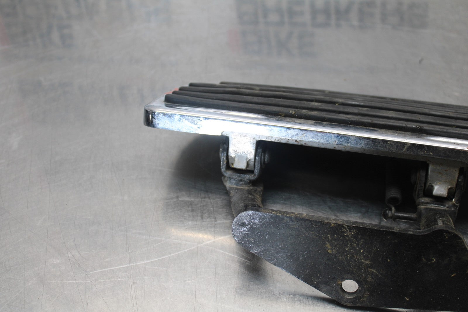 03-08 KAWASAKI VULCAN 1600 LEFT FRONT FOOT REST PEG STEP BB196