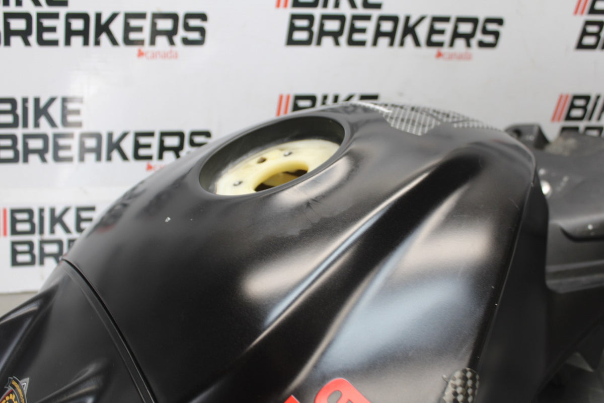 15 APRILIA RSV4 FACTORY APRC ABS GAS TANK FUEL CELL PETROL RESERVOIR BB901