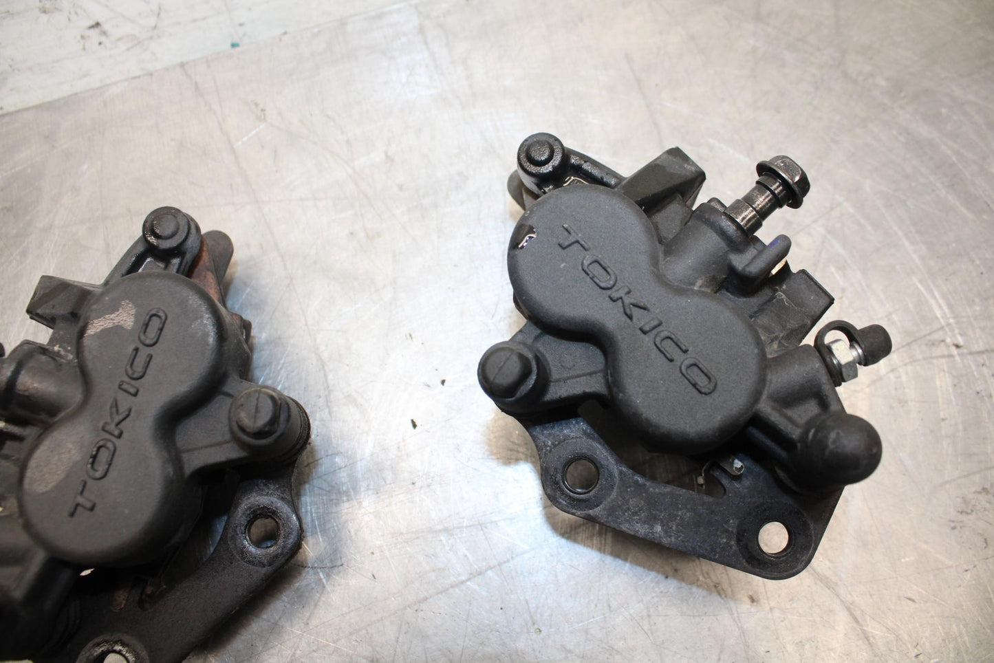 11-14 KAWASAKI VERSYS 650 LE 650C RIGHT LEFT FRONT BRAKE CALIPER SET PAIR BB498