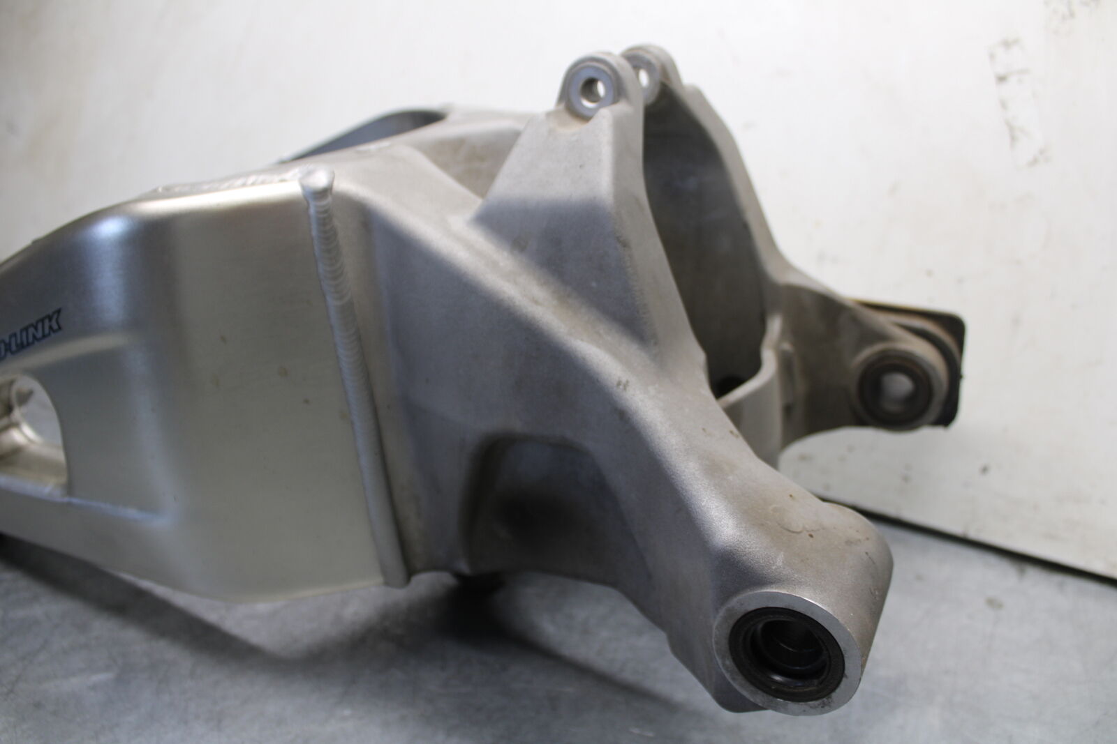 05-06 HONDA CBR600RR REAR SWINGARM SWING ARM 52200-MEE-D00  BB655
